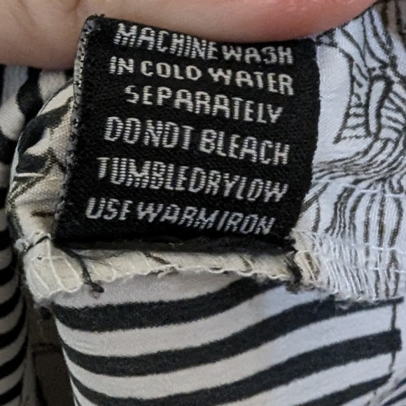 Adorable ruffle sleeve off the shoulder striped flower top Large Style Envy - Picture 6 of 7